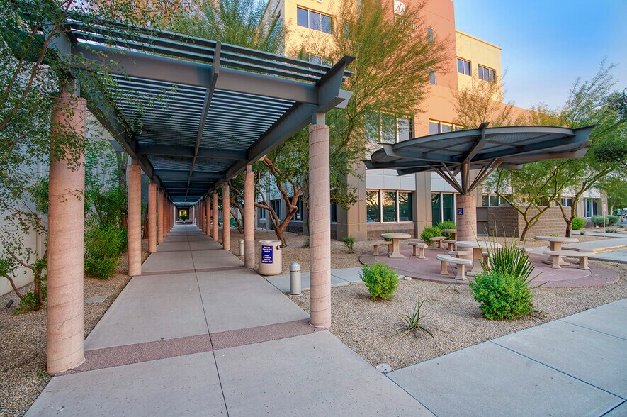 More Photos Of 9305 W Thomas Rd, Phoenix Medical For Lease