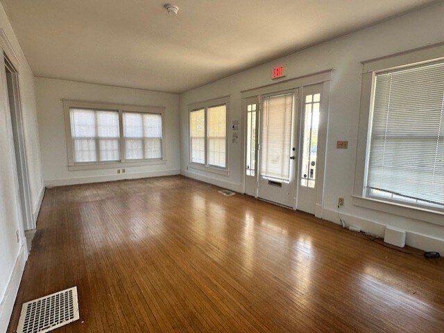 More Photos Of 5809 Bardstown Rd, Louisville Office Residential For Lease
