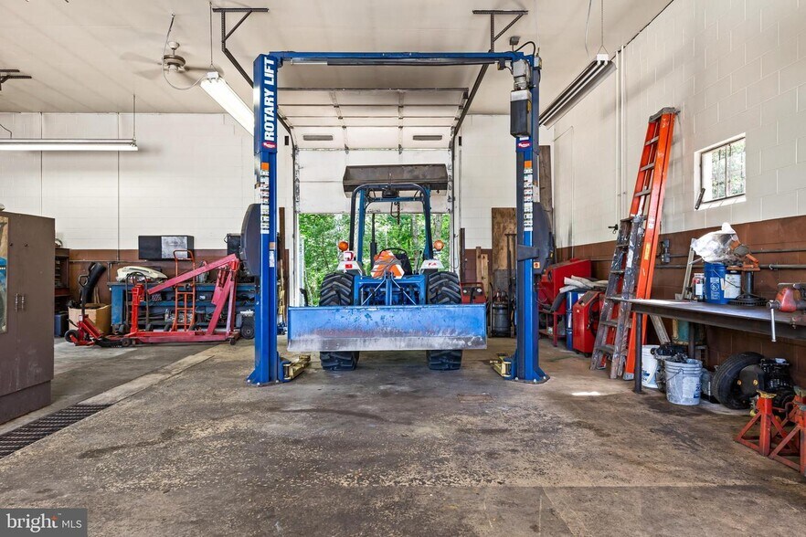 More Photos Of 5373 Chestnut Ave, Vineland Auto Repair For Sale