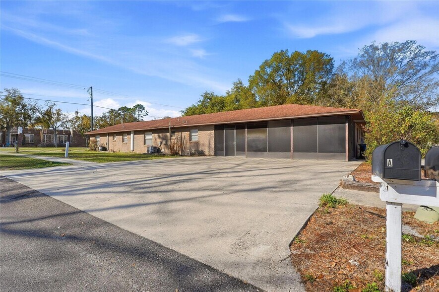 More Photos Of 2300 W Cannon Ter NW, Winter Haven Apartments For Sale
