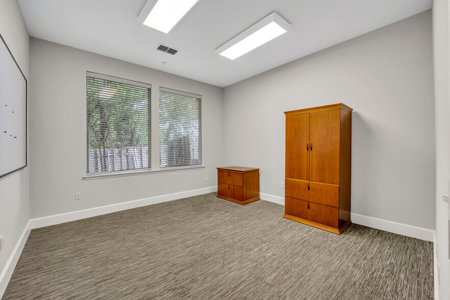 More Photos Of 840 E I-20 Hwy, Arlington Medical For Sale