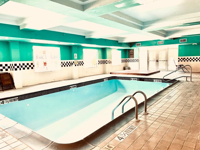 More Photos Of 1606 Central Ave, Albany Hotel For Sale