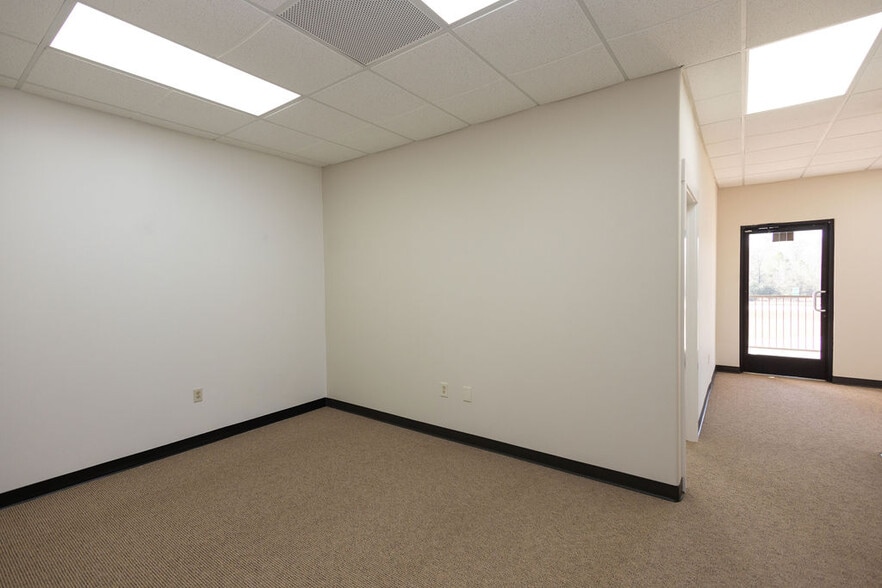 More Photos Of 20550 Townsen Blvd, Humble Loft Creative Space For Sale