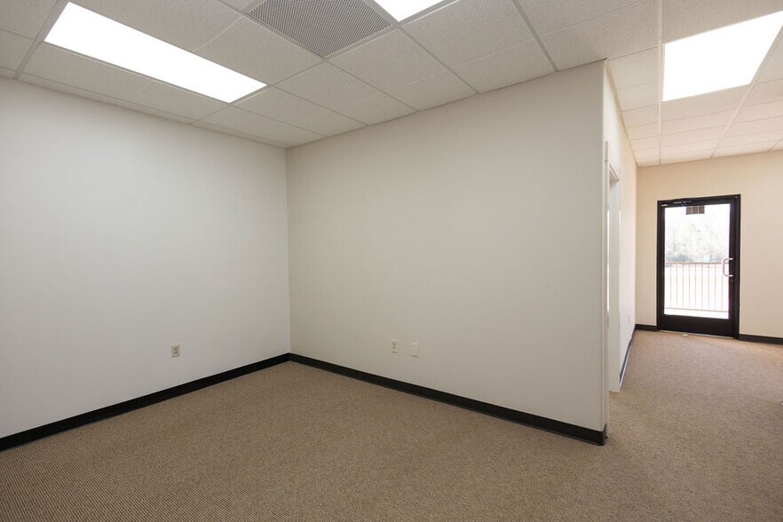 More Photos Of 20550 Townsen Blvd, Humble Loft Creative Space For Sale