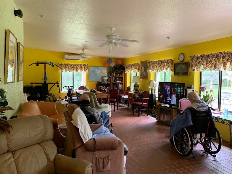 More Photos Of 722 E Lake Rd S, Tarpon Springs Assisted Living For Sale
