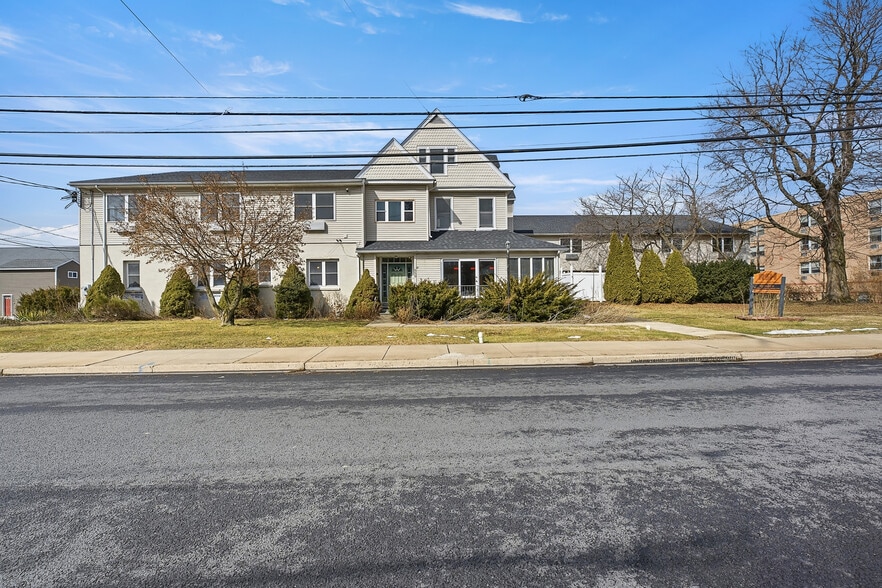 More Photos Of 659 Broad St, Emmaus Apartments For Sale