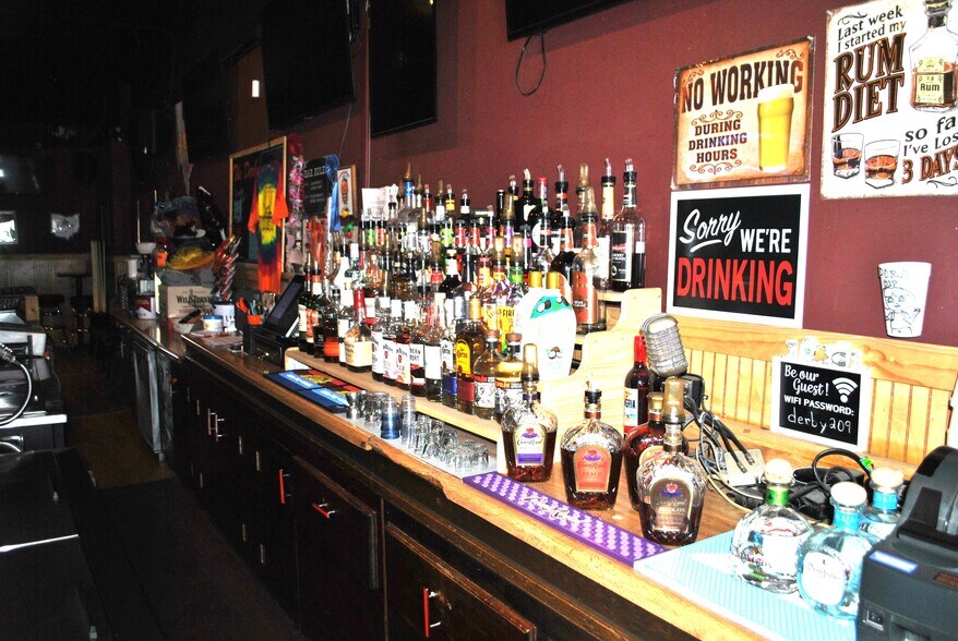 More Photos Of 209 W Main St, Circleville Storefront For Sale