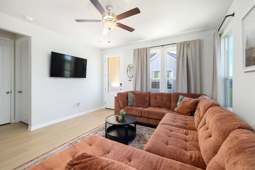 More Photos Of 2127 Hofstaat, New Braunfels Hospitality For Sale