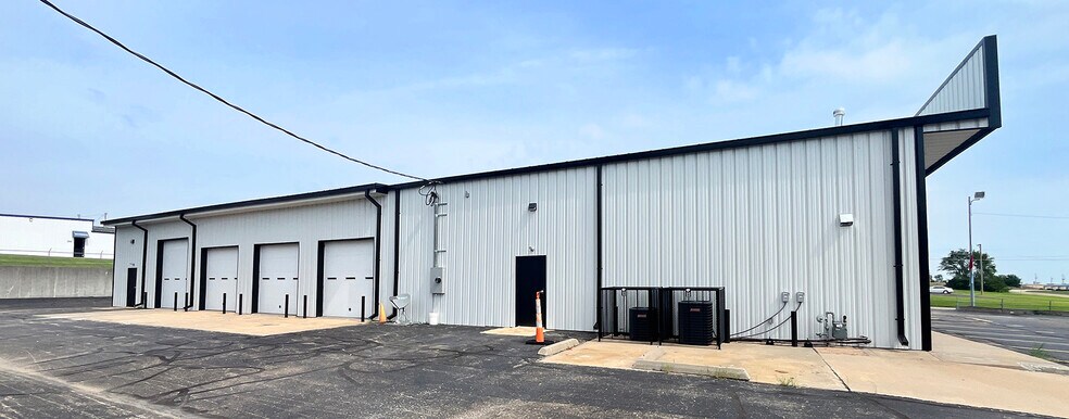 More Photos Of 315 SW 32nd Ter, Topeka Industrial For Lease