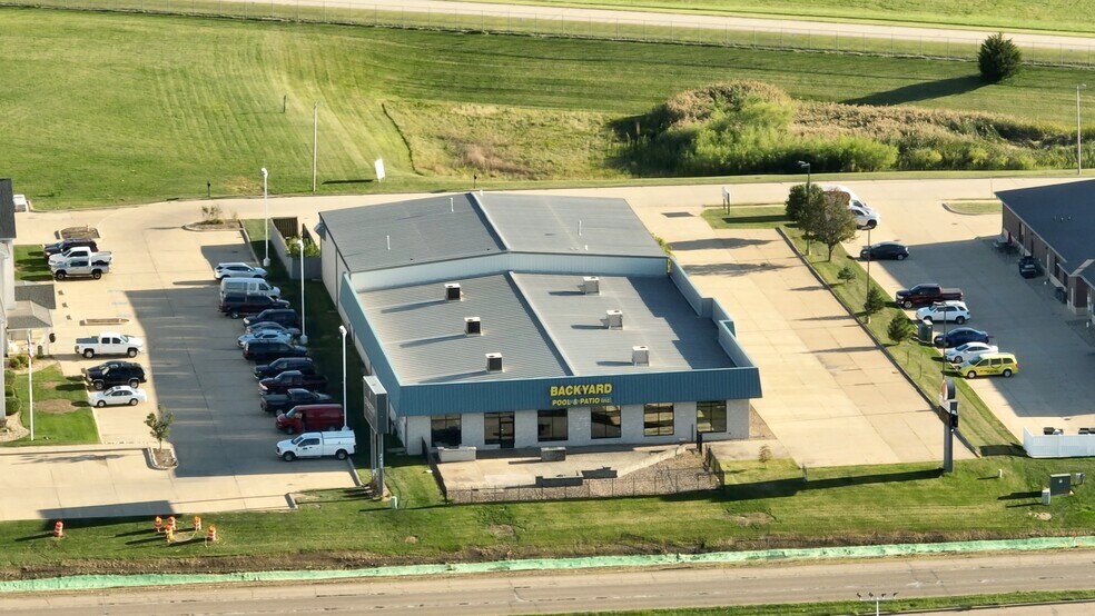 More Photos Of 2401 1/2 Empire, Bloomington General Retail For Sale