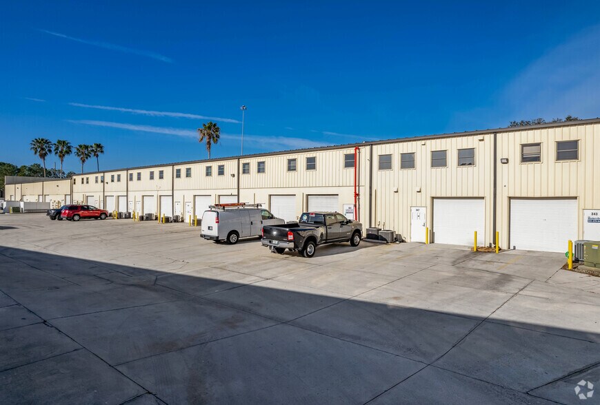 More Photos Of 403 Interstate Blvd, Sarasota Flex For Lease