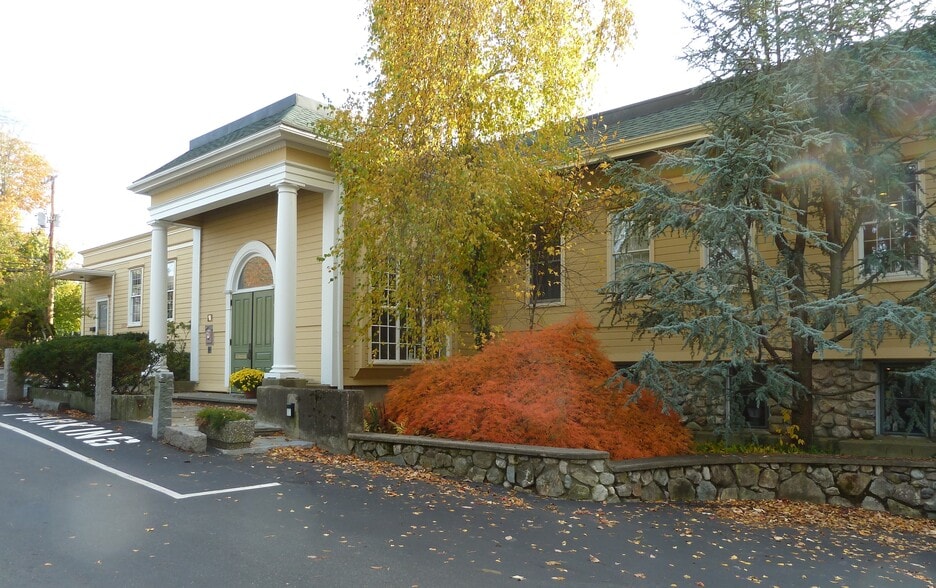 More Photos Of 294 Pleasant St, Stoughton Office For Lease