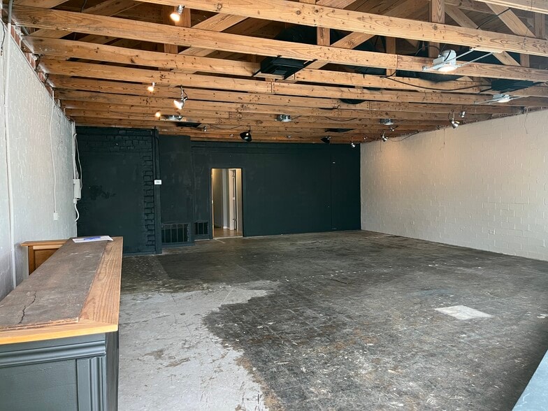 More Photos Of 1100 Austin Hwy, San Antonio Freestanding For Lease