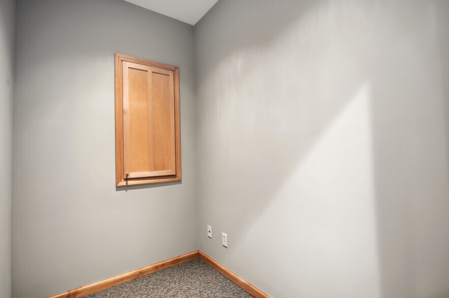 More Photos Of 1700 18th St, Charleston Office For Sale