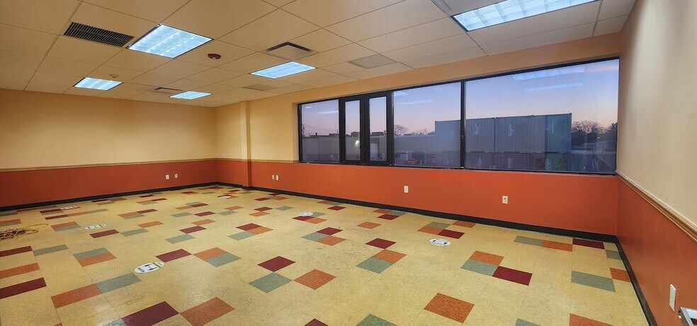 More Photos Of 1 Michael Ave, Farmingdale Office For Lease