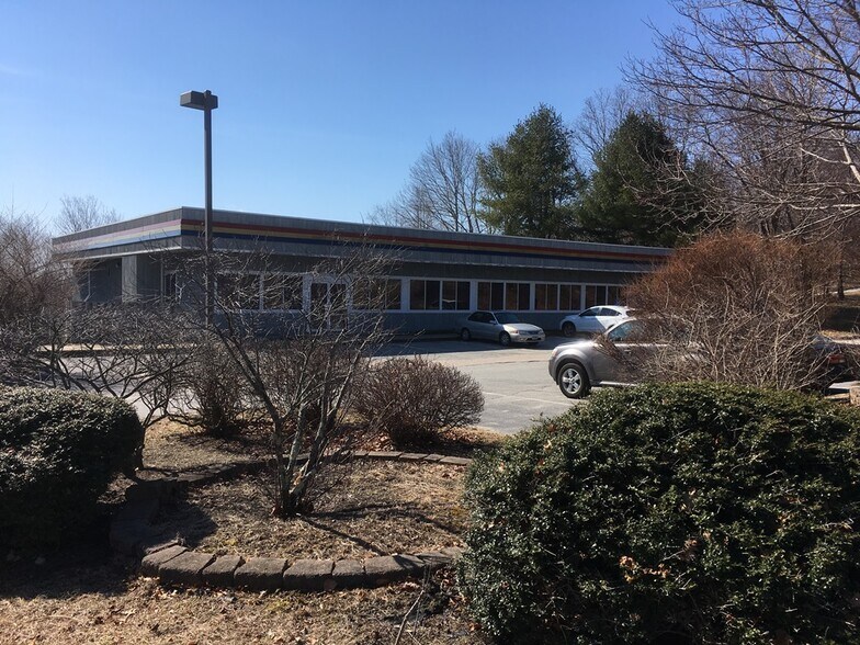 More Photos Of 17 Industrial Dr, Waterford Industrial For Sale