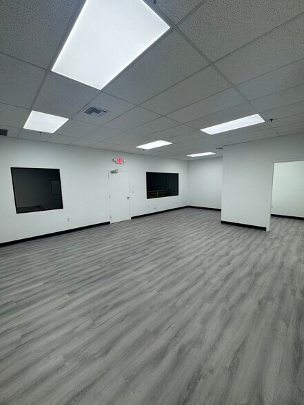 More Photos Of 16401-16413 NW 8th Ave, Miami Distribution For Lease