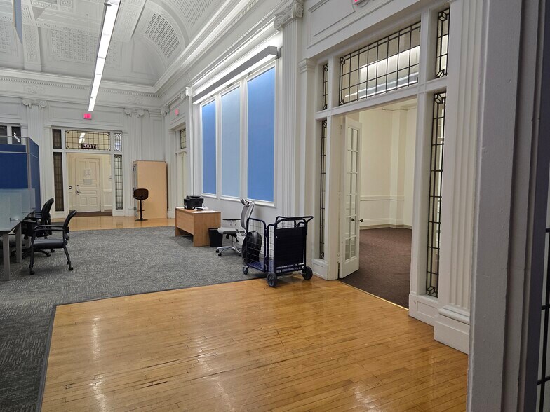 More Photos Of 17 New South St, Northampton Office For Sale
