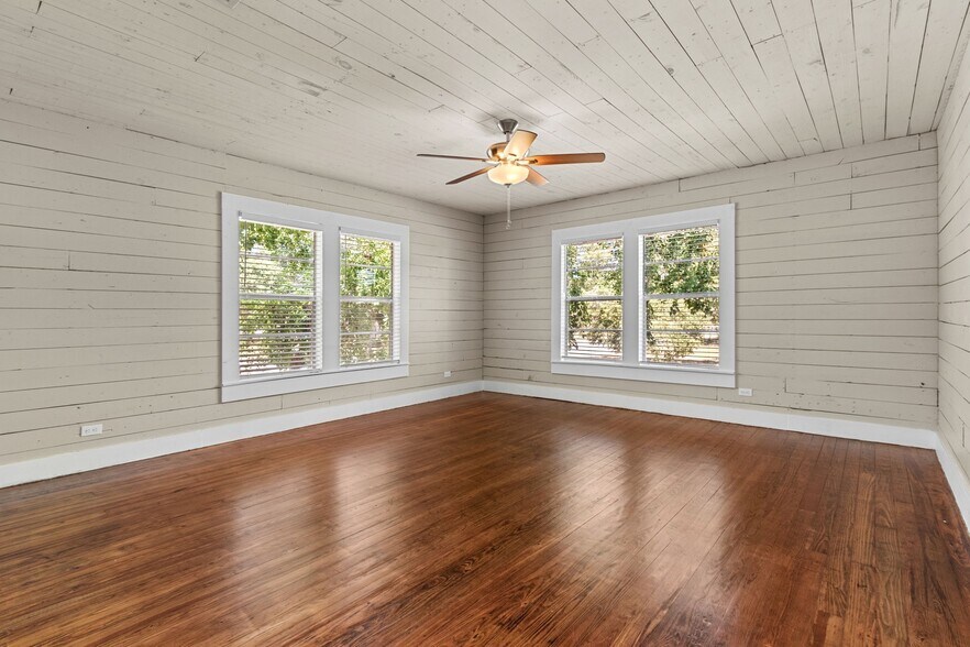 More Photos Of 409 E Austin St, Bellville Apartments For Sale