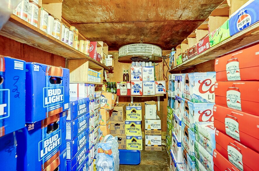 More Photos Of 3475 Mechanicsburg Rd, Springfield Bar For Sale