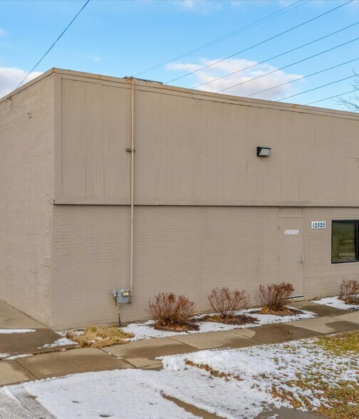 More Photos Of 12525 E 9 Mile Rd, Warren Warehouse For Sale