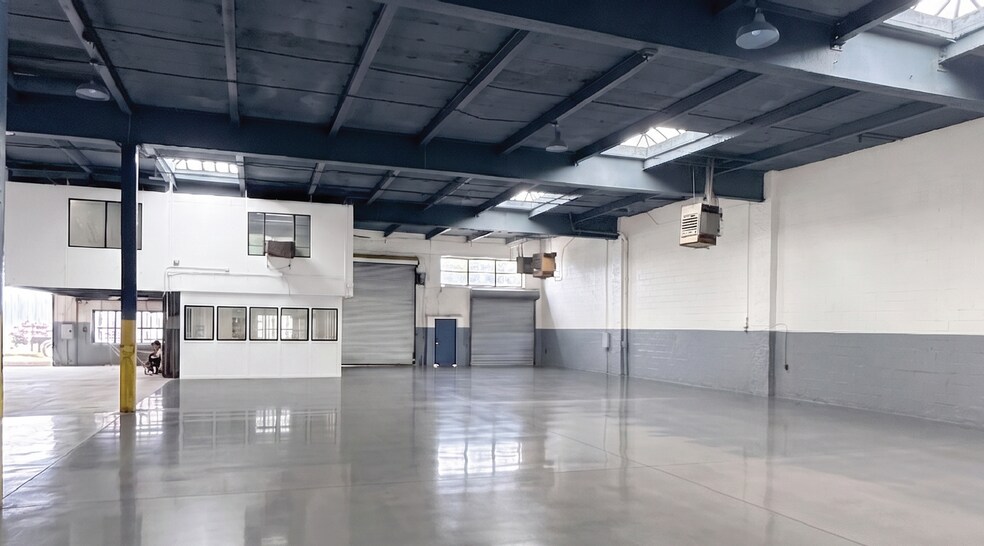 More Photos Of 945-975 Close Ave, Bronx Distribution For Lease
