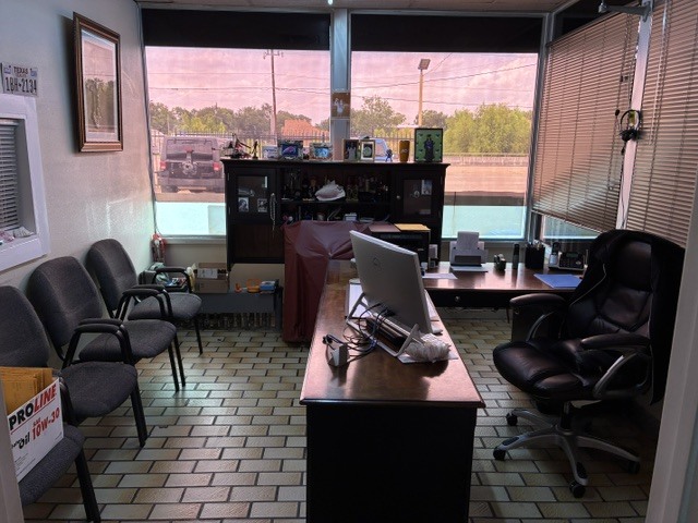 More Photos Of 5902 Spencer Hwy, Pasadena Auto Dealership For Lease