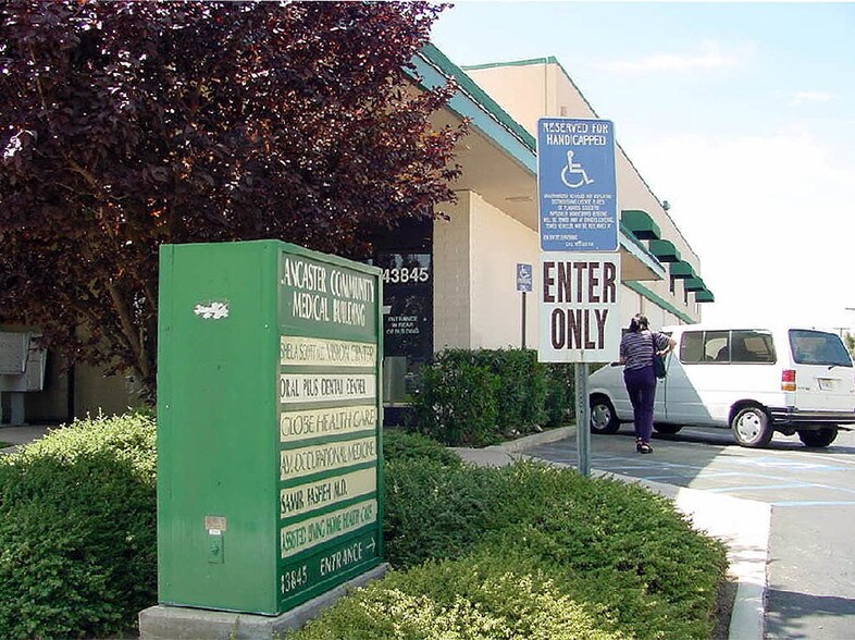 More Photos Of 43845 10th St, Lancaster Medical For Lease