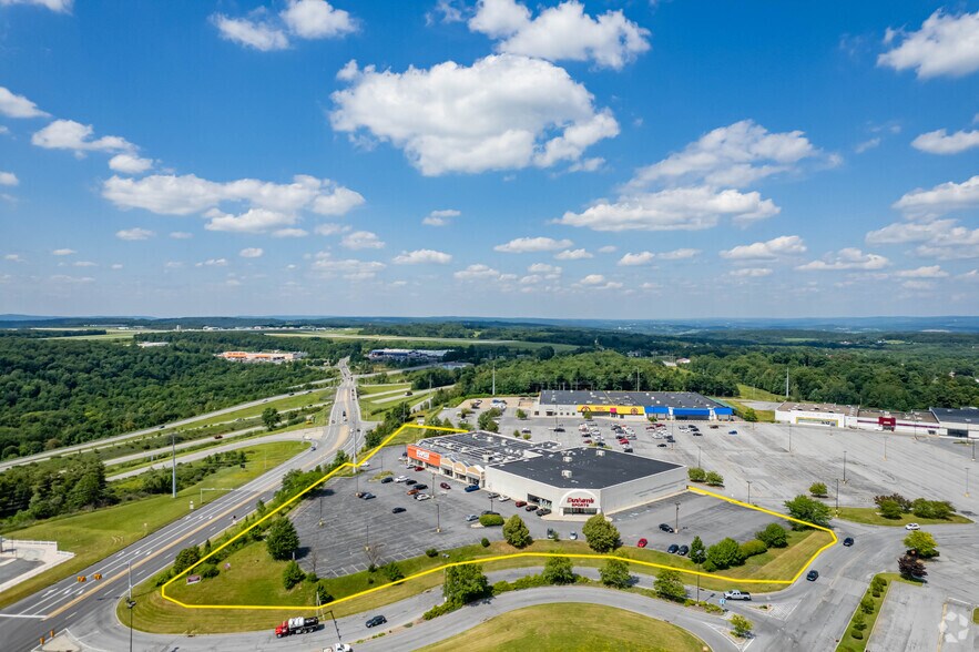 More Photos Of 590-594 Galleria Dr, Johnstown General Retail For Sale