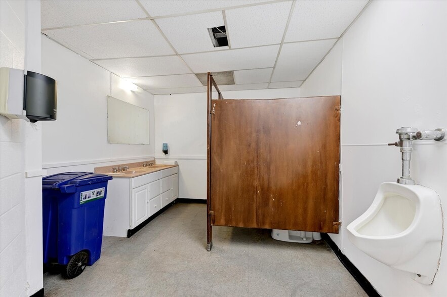 More Photos Of 2024 Gwynn Oak Ave, Baltimore Religious Facility For Sale