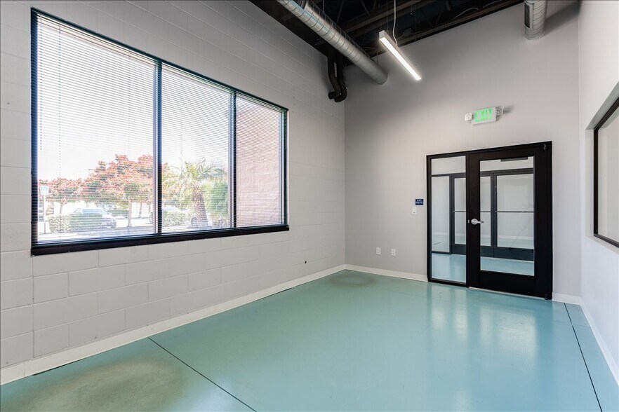 More Photos Of 1030 Huston St, Grover Beach Flex For Lease