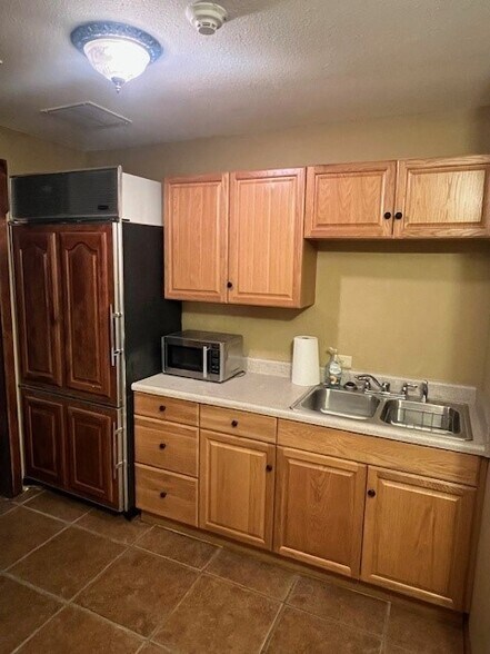 More Photos Of 114 Homestead Rd, Evergreen Showroom For Sale