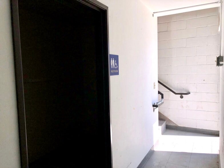 More Photos Of 911 W C St, Wilmington Warehouse For Lease