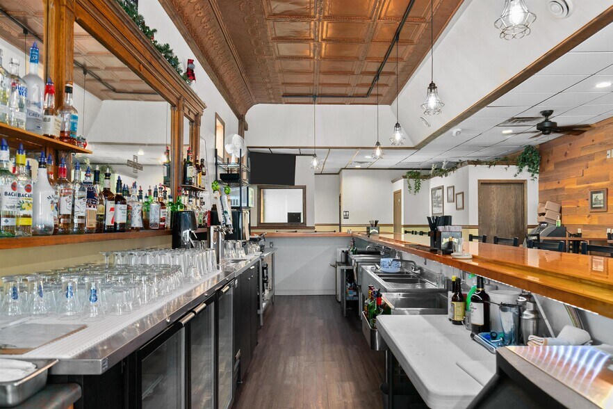 More Photos Of 1027 S Main St, Oshkosh Restaurant For Sale