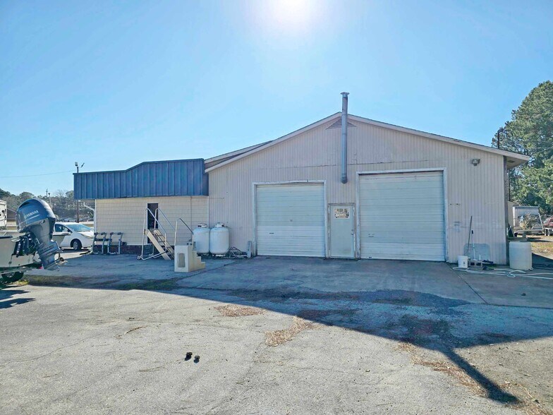 More Photos Of 213 W US 70 Hwy, Havelock Freestanding For Sale