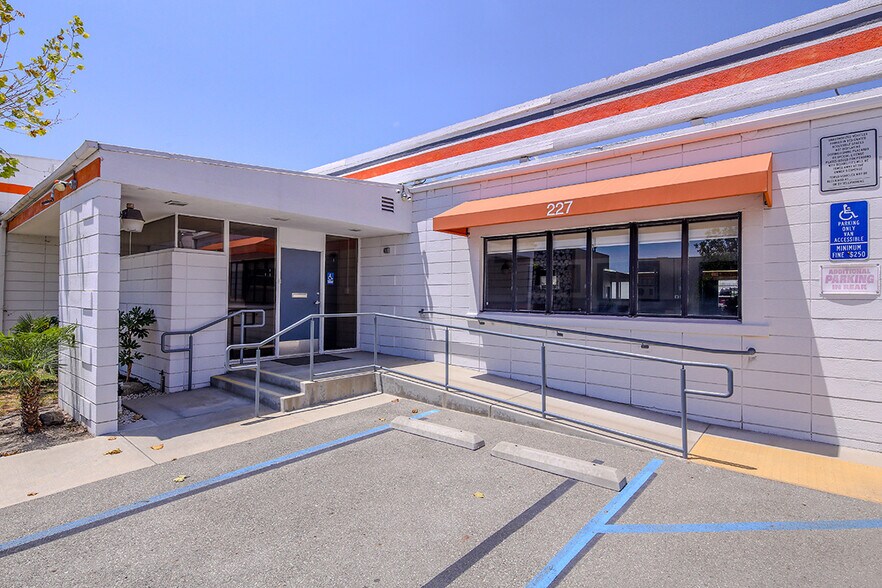 More Photos Of 227 W Maple Ave, Monrovia Manufacturing For Lease