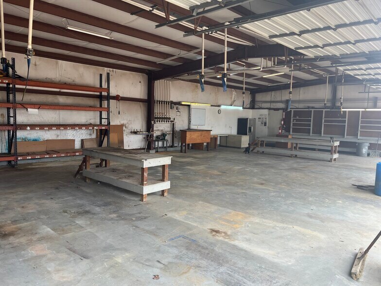 More Photos Of 3705 San Antonio St, Austin Warehouse For Lease