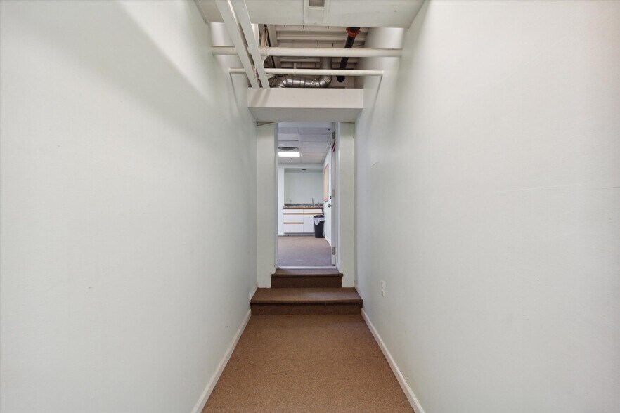 More Photos Of 4800 Joslyn Rd, Lake Orion Light Manufacturing For Sale