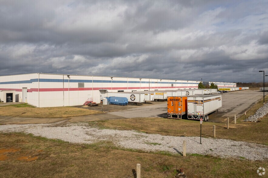 More Photos Of 1532 Midfield Industrial Blvd, Birmingham Distribution For Lease
