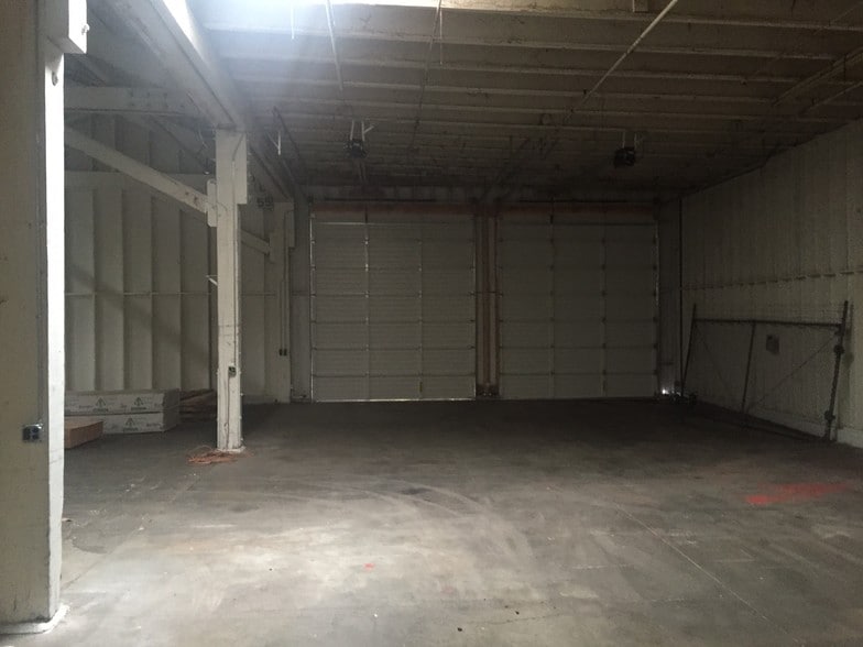 More Photos Of 1291 S A St, Springfield Manufacturing For Lease