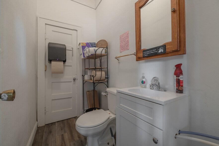 More Photos Of 220 W Lincoln St, Hawk Point General Retail For Sale