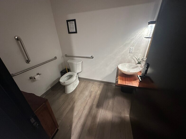 More Photos Of 118 N 3rd St, Grand Haven Office For Sale