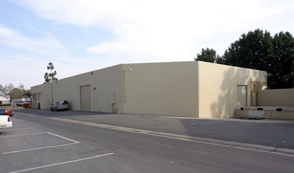 More Photos Of 628 N Eckhoff St, Orange Warehouse For Lease