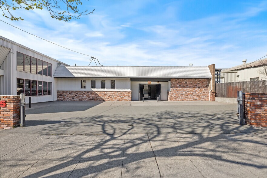 More Photos Of 735 Gilman St, Berkeley Showroom For Sale