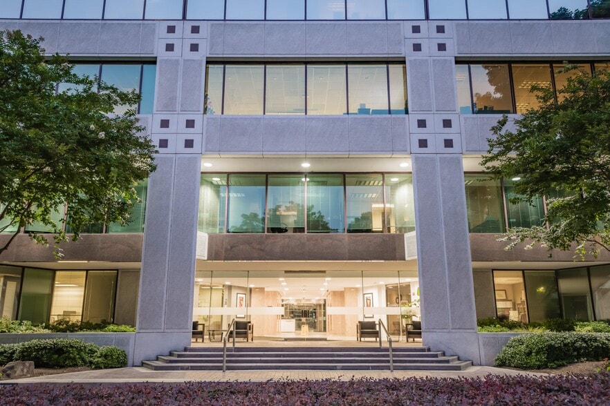 More Photos Of 2970 Clairmont Rd NE, Atlanta Medical For Lease