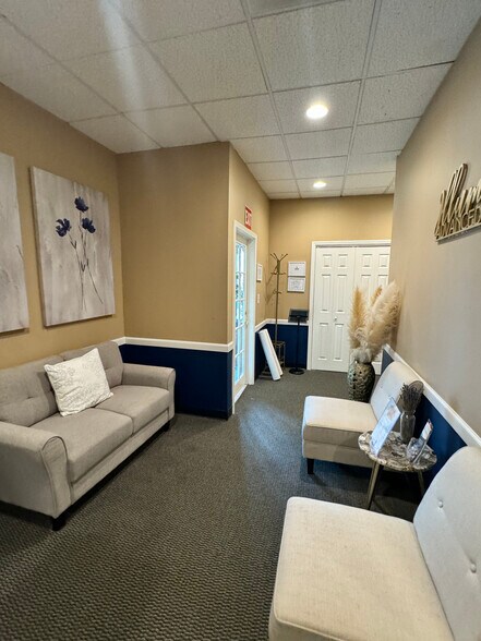 More Photos Of 351-361 W Main St, Leola General Retail For Lease