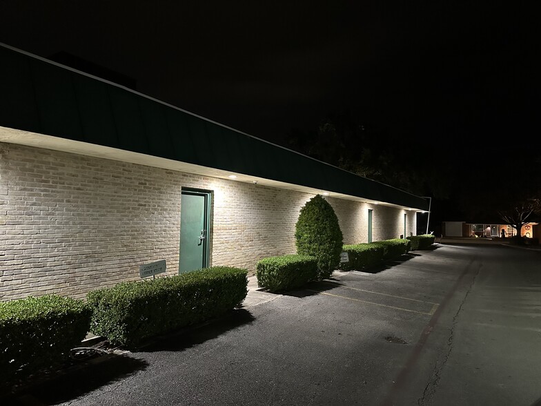 More Photos Of 457 Landa St, New Braunfels Office For Lease