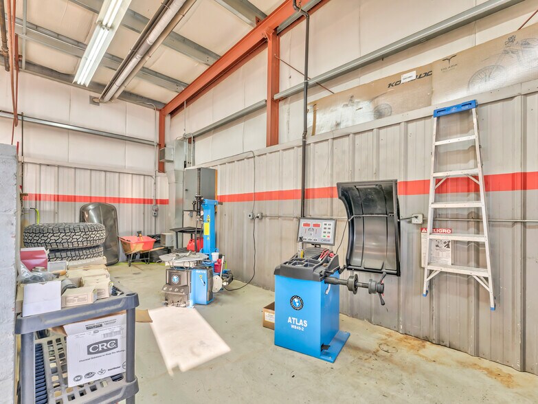 More Photos Of 1276 Trans Canada Way SE, Medicine Hat Showroom For Sale