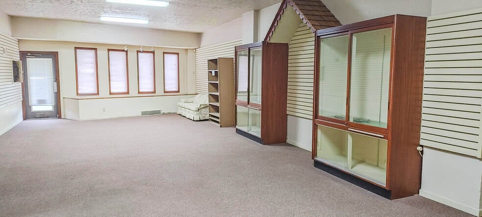 More Photos Of 6209-6211 Market St, Youngstown Freestanding For Sale