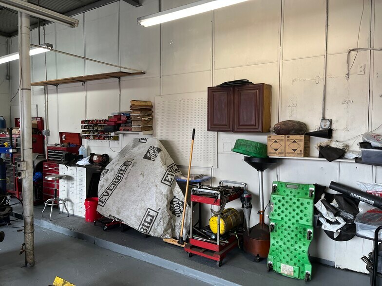 More Photos Of 207 N Temple Ave, Starke Auto Repair For Sale